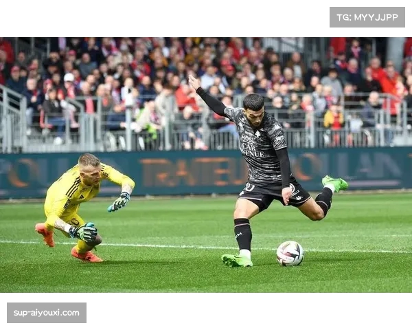 朗斯2比0客胜梅斯 客场战绩稳步提升 朗斯2比0客胜梅斯 客场战绩稳步提升